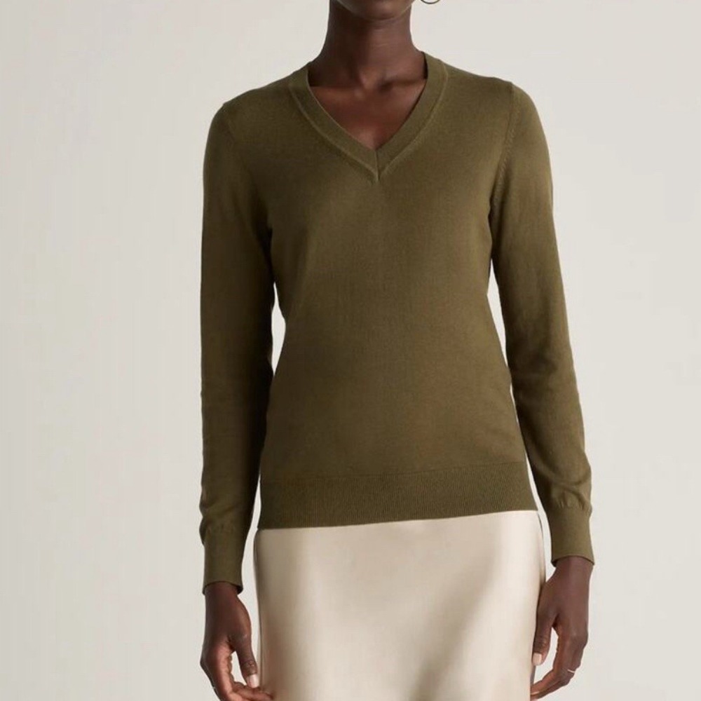 Quince Lightweight Cotton Cashmere V-Neck Sweater Olive Green Size M Capsule